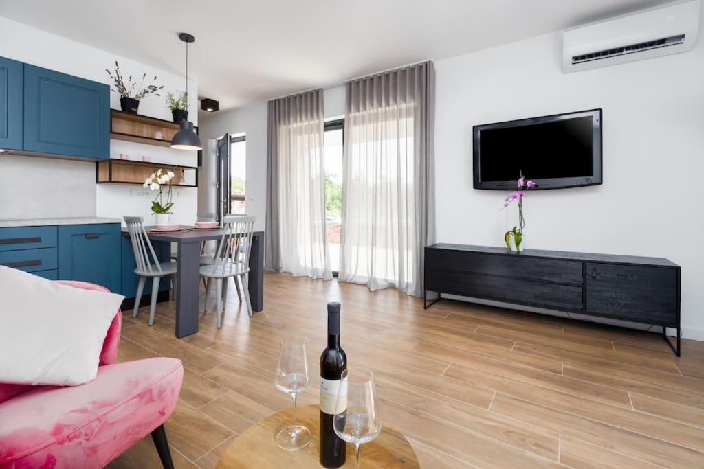 Marcante - Designer, Romantic Pool View Suite Porec Bagian luar foto